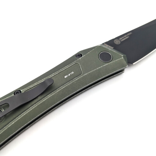 Pro-Tech - Dmitry Sinkevich Design Oligarch, Green Battleworn Handle, Magnacut Black DLC Blade – BSA25.Oligarch.1 – Bild 3