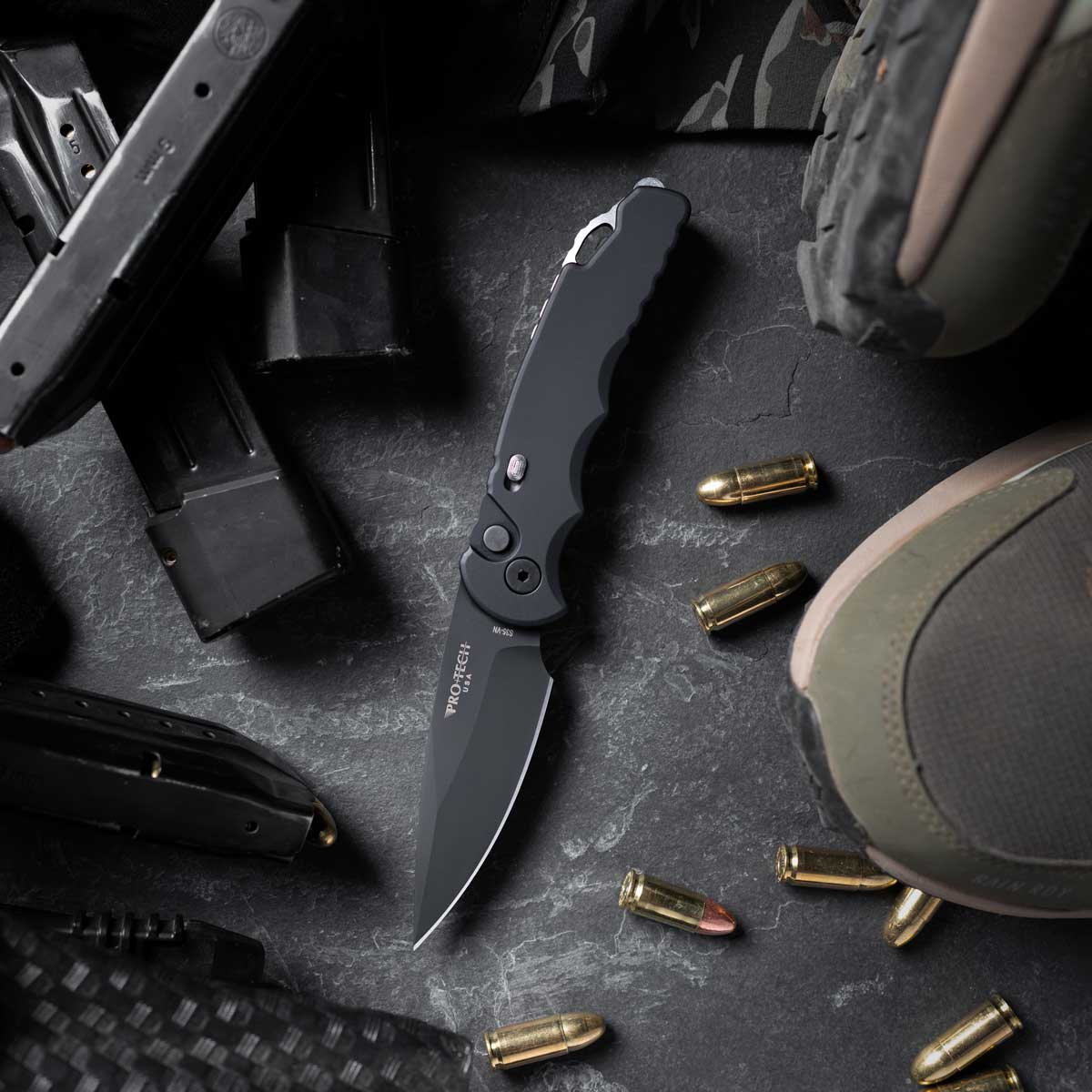 Pro-Tech - TR-5 Tactical Response 5, Black Handle, Black DLC Blade - T503